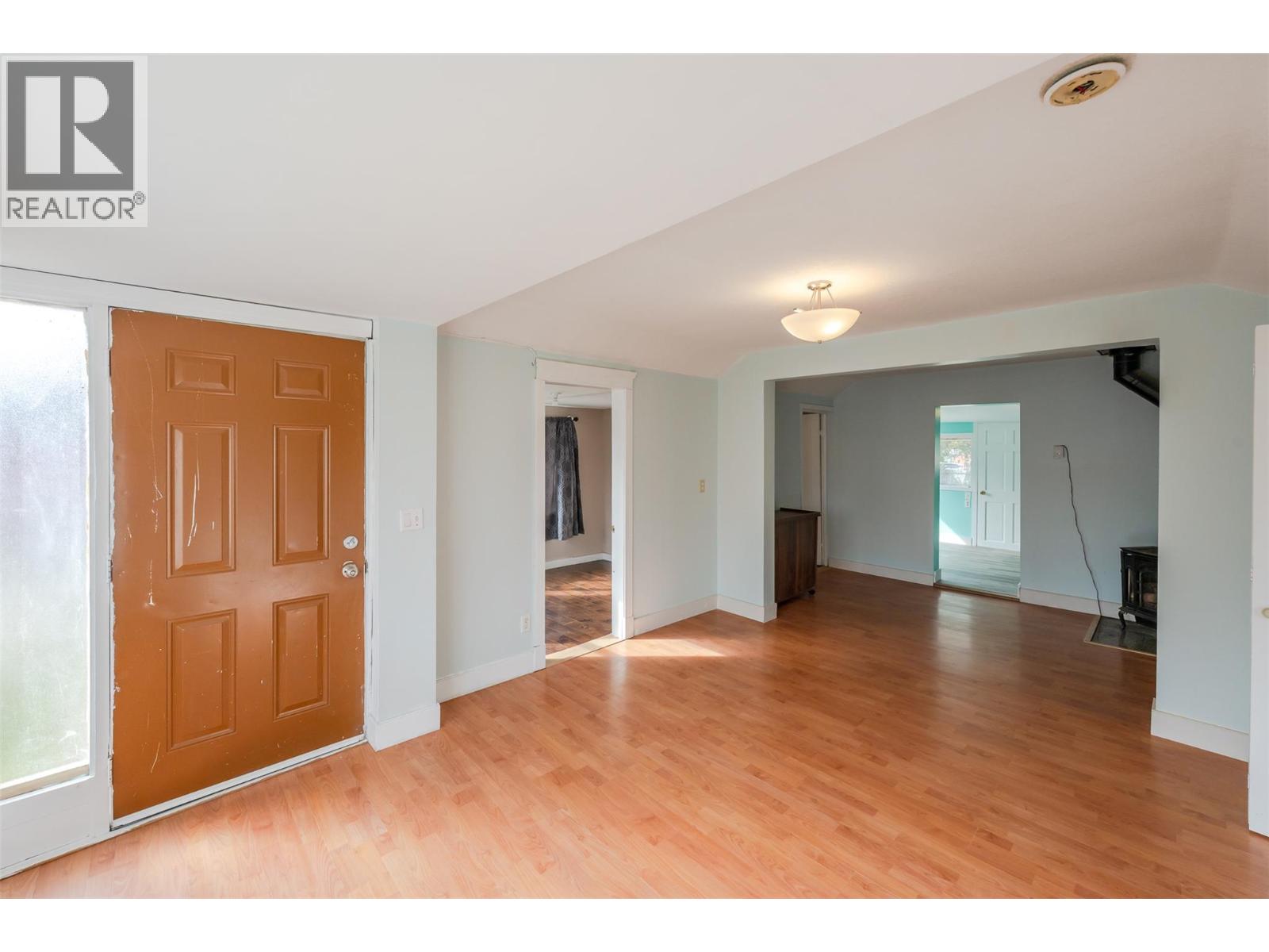 5814 Main Street, Oliver
