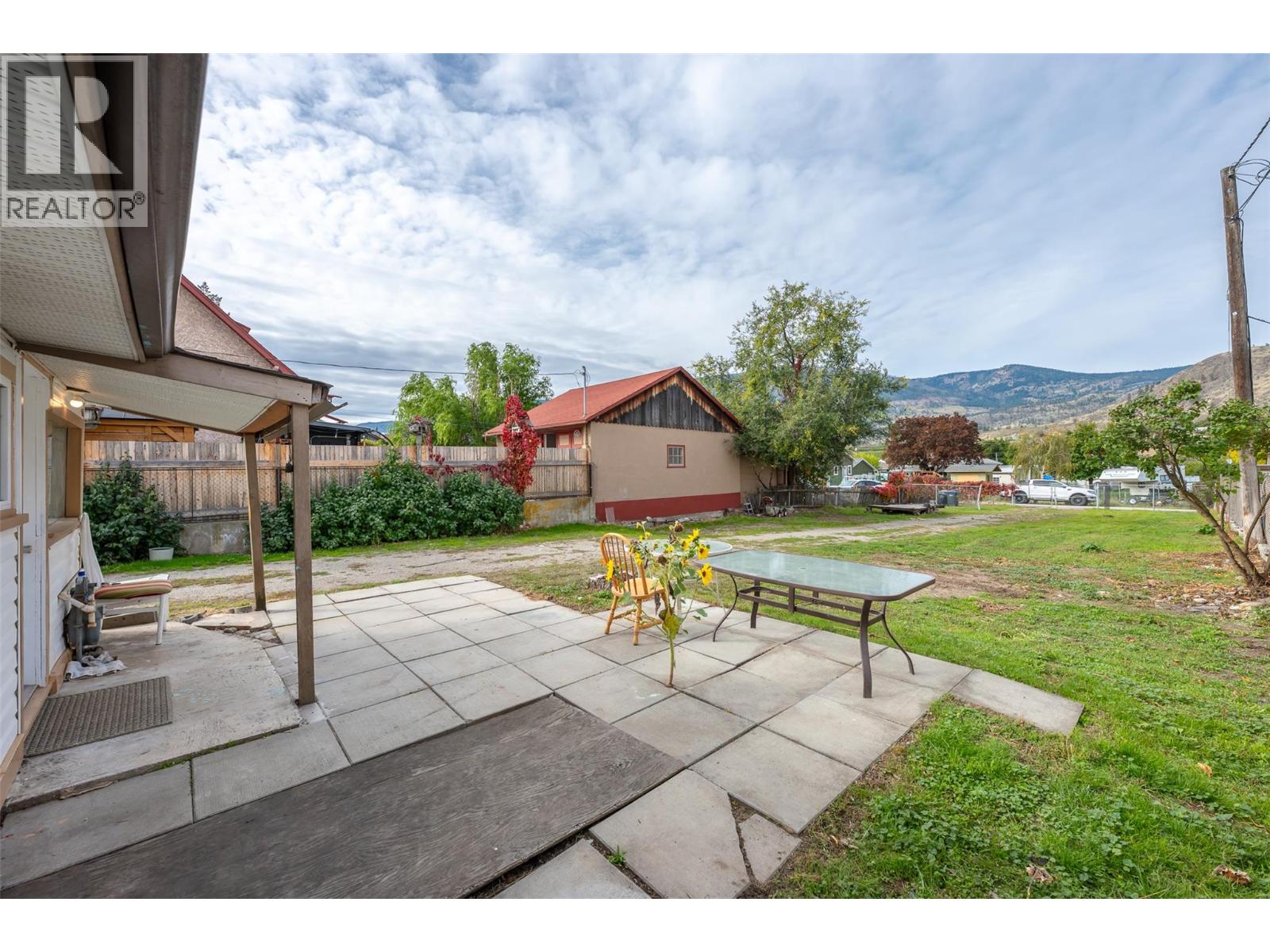 5814 Main Street, Oliver