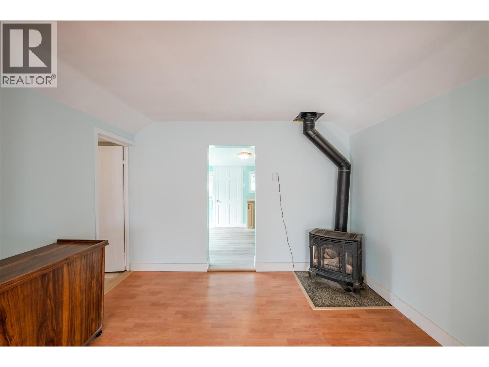 5814 Main Street, Oliver