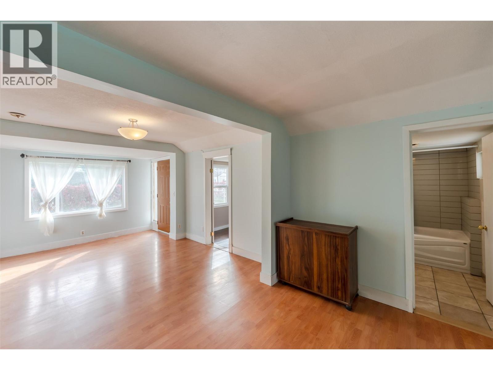 5814 Main Street, Oliver