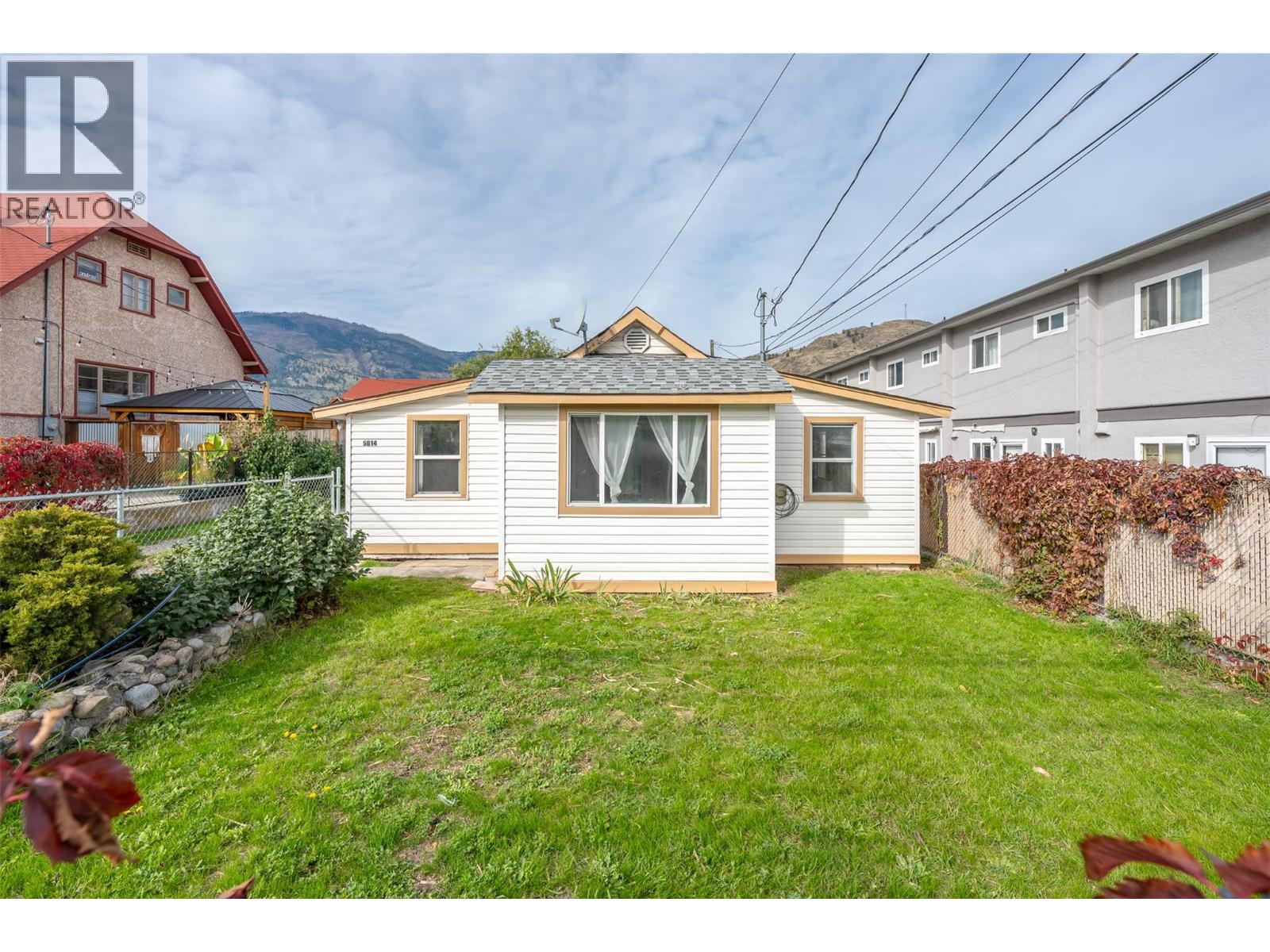 5814 Main Street, Oliver