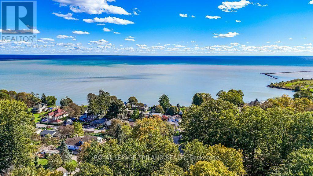 245 CURRIE BOULEVARD - Image 3