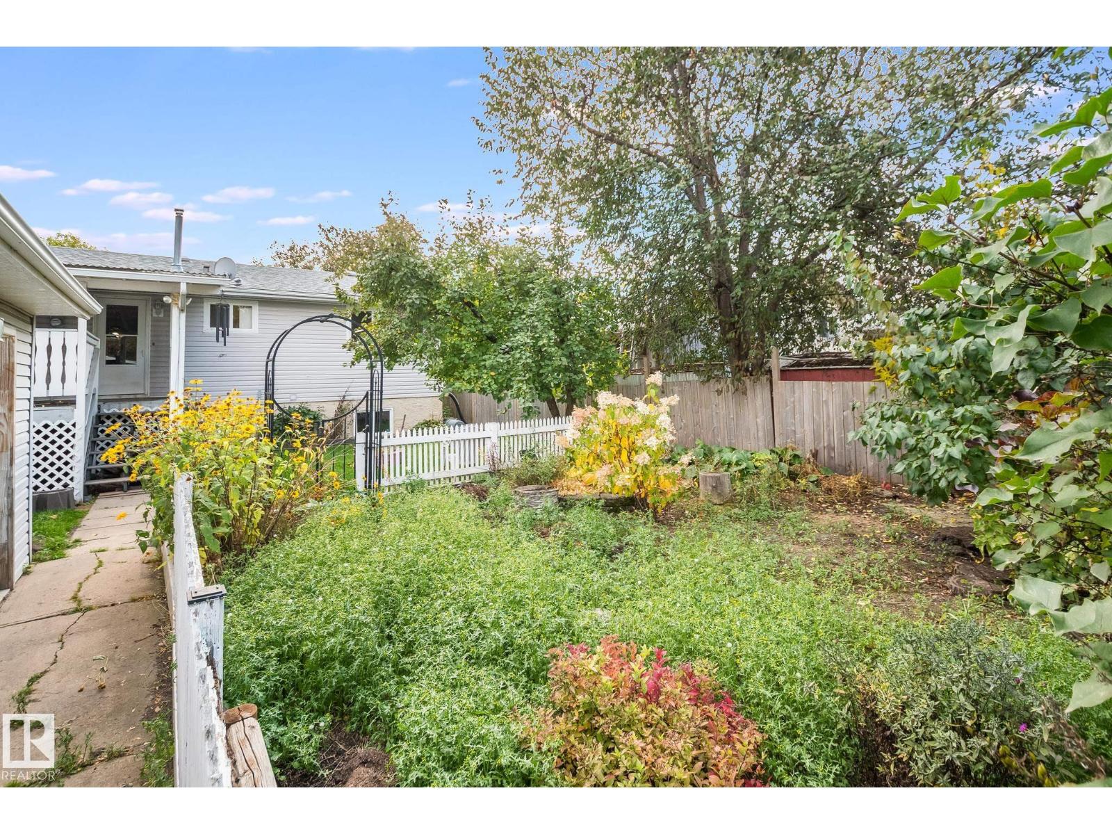 4524 41A ST - Image 28