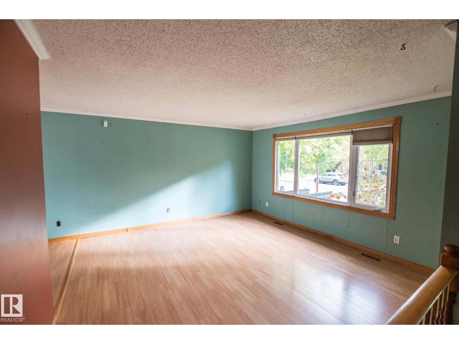 4524 41A ST - Image 4