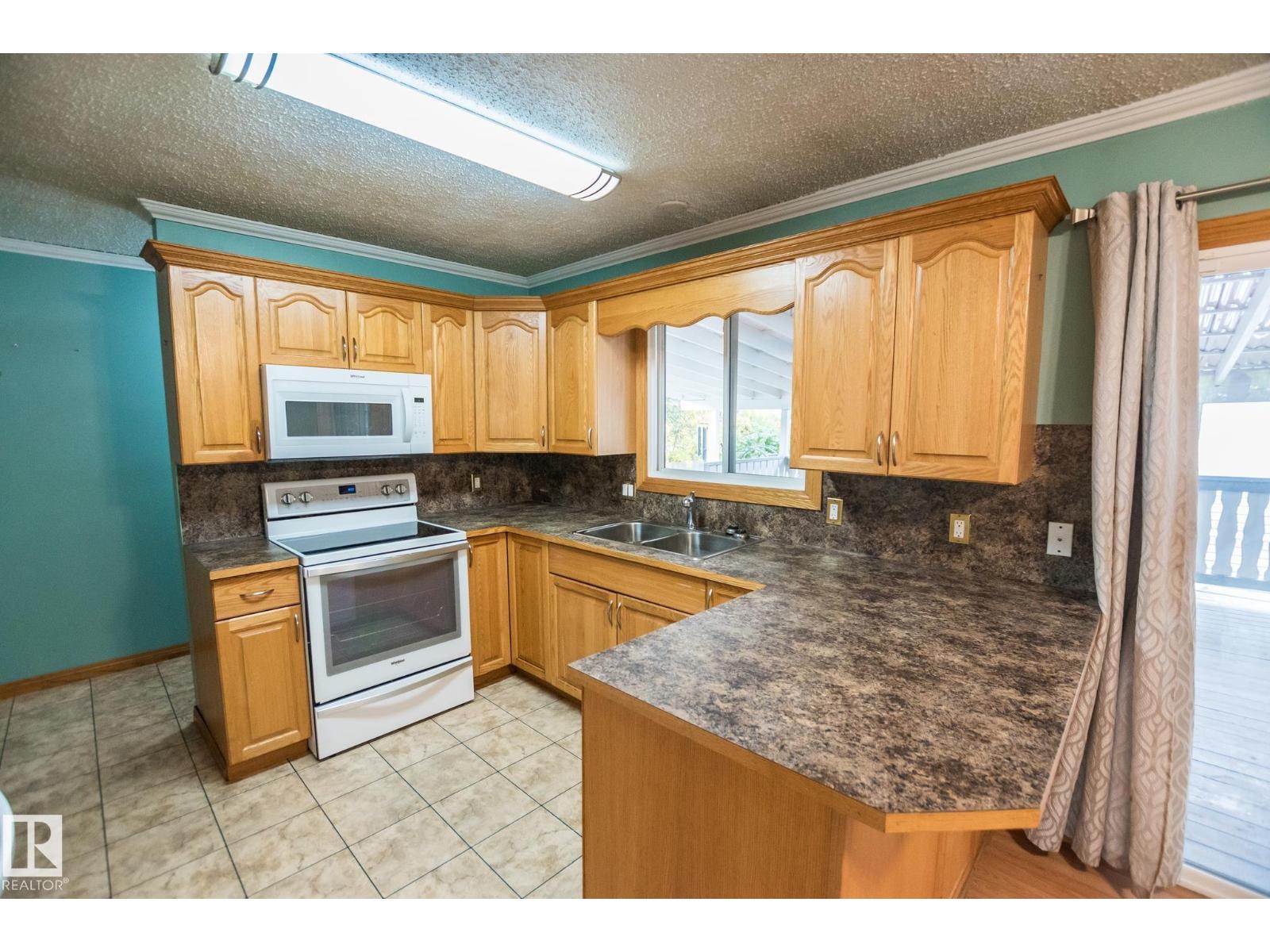 4524 41A ST - Image 8