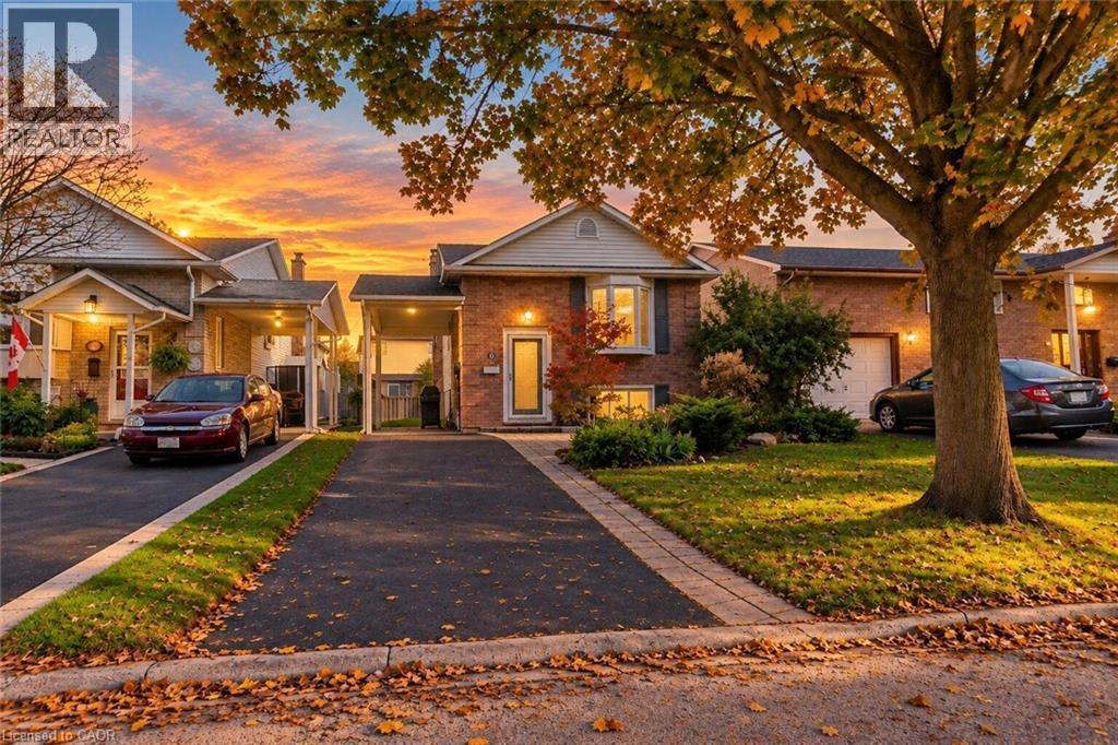 6 SANDRA Crescent - 27