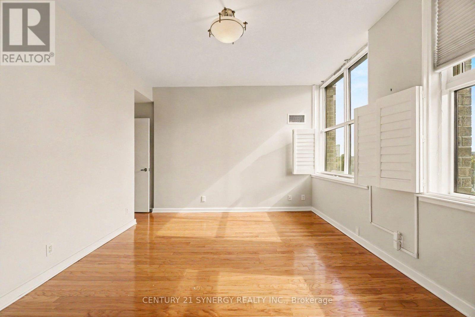 #PH4 150 CAROLINE AVENUE - 10