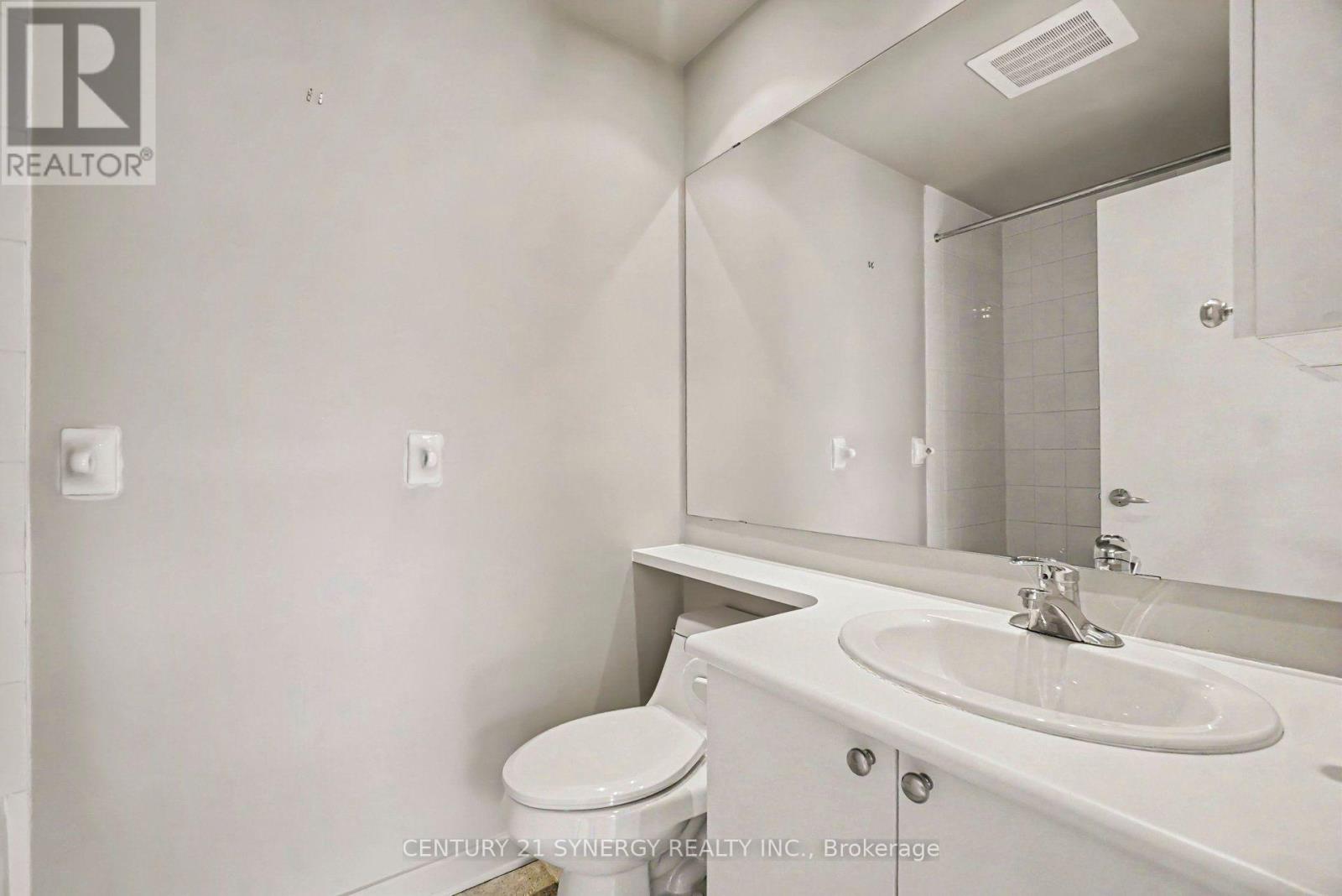 #PH4 150 CAROLINE AVENUE - 15