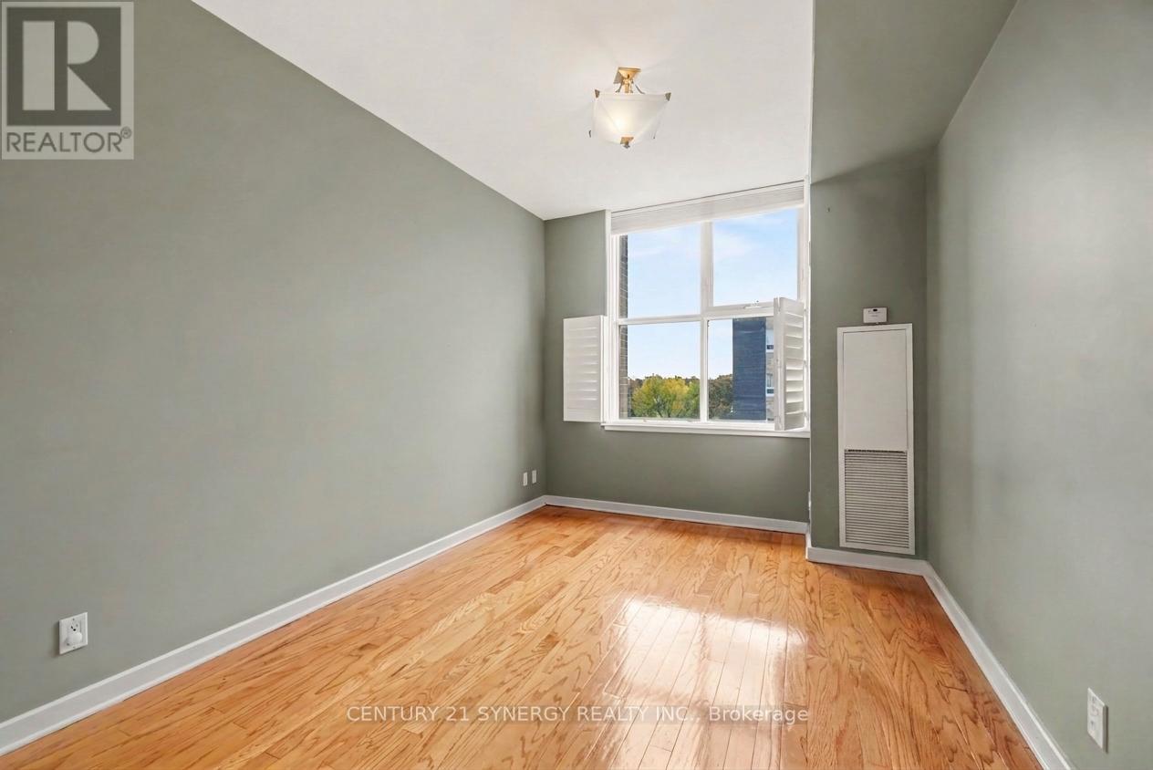 #PH4 150 CAROLINE AVENUE - 18