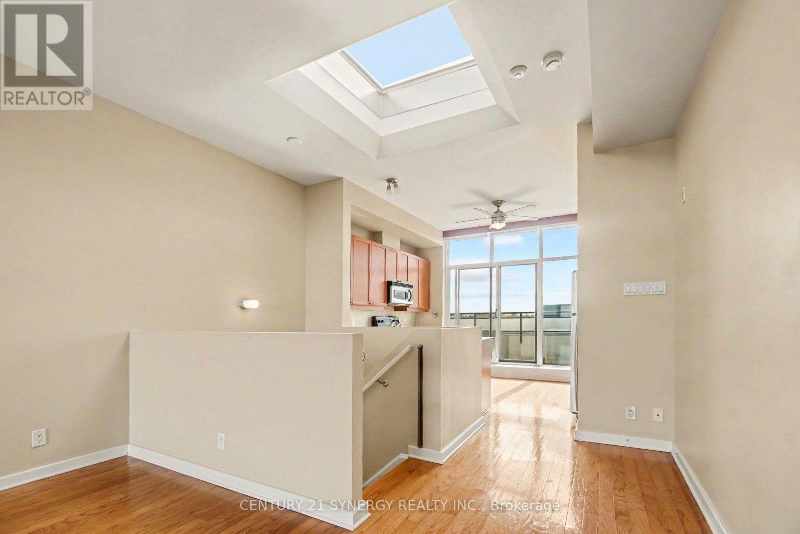 #PH4 150 CAROLINE AVENUE - 19