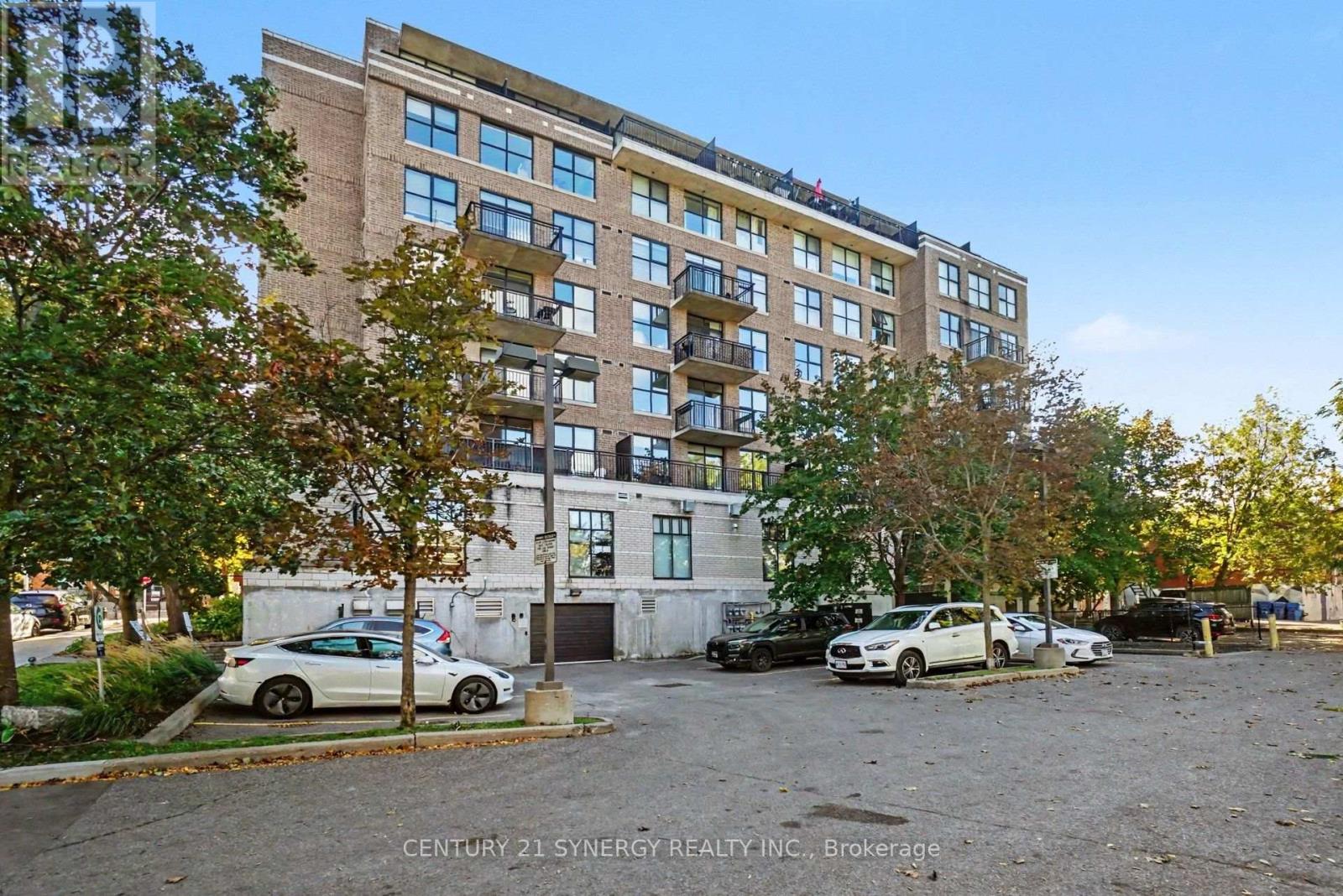 #PH4 150 CAROLINE AVENUE - 2