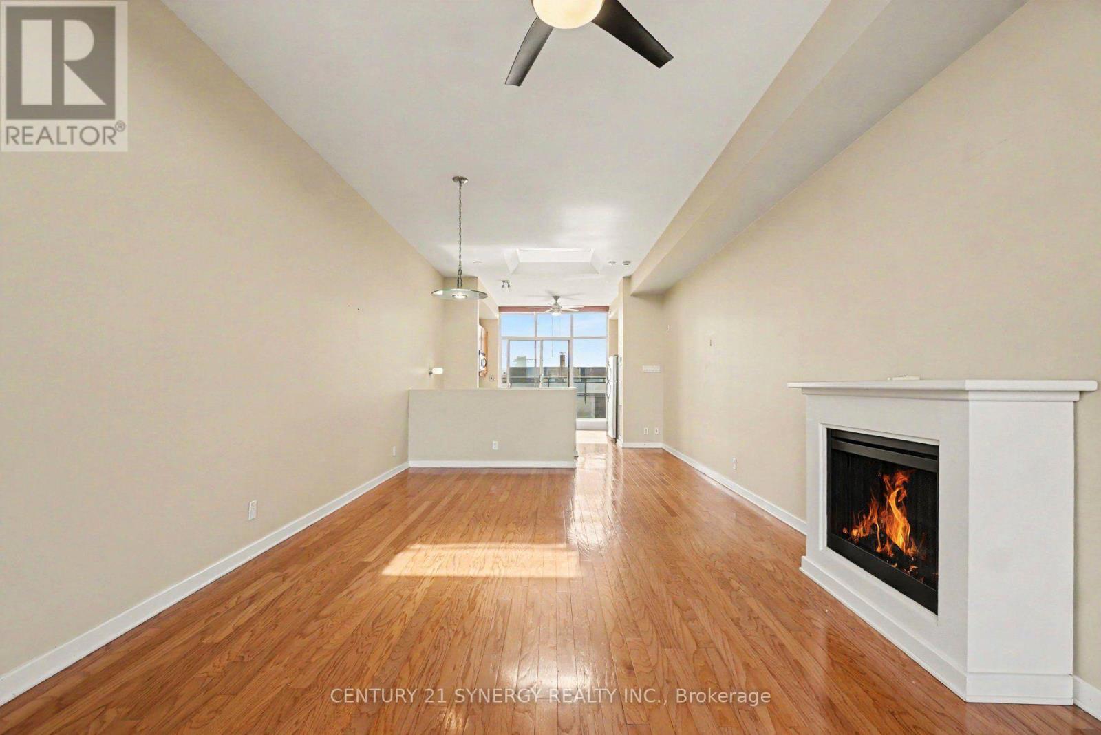 #PH4 150 CAROLINE AVENUE - 23