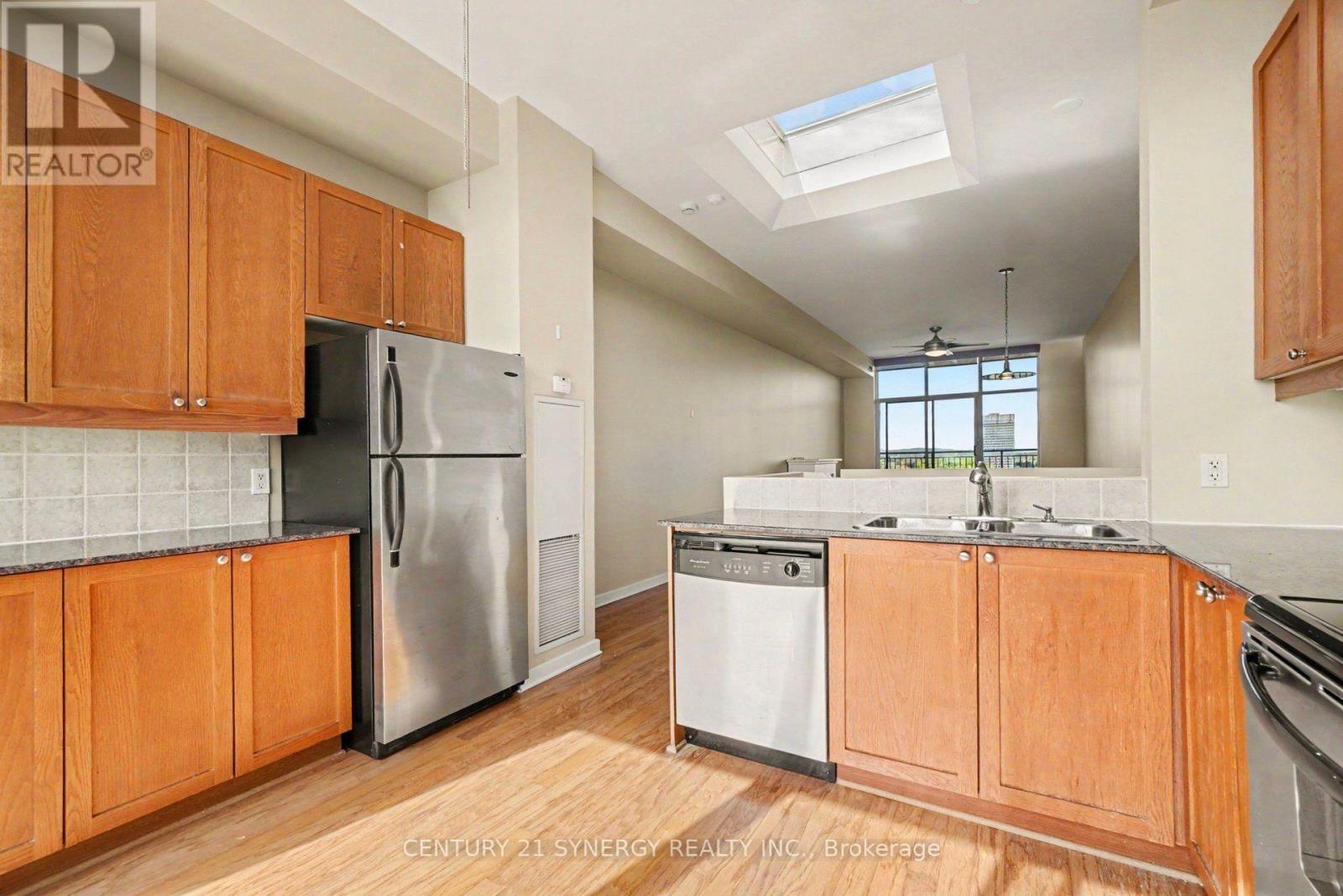 #PH4 150 CAROLINE AVENUE - Image 27