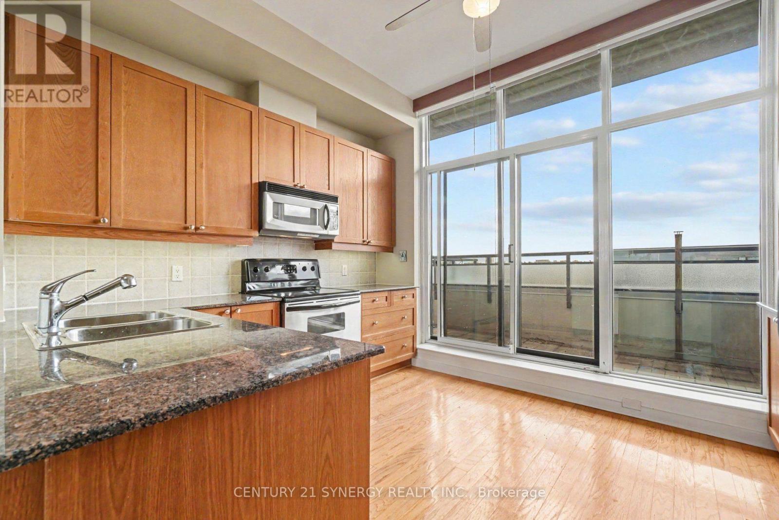 #PH4 150 CAROLINE AVENUE - 28