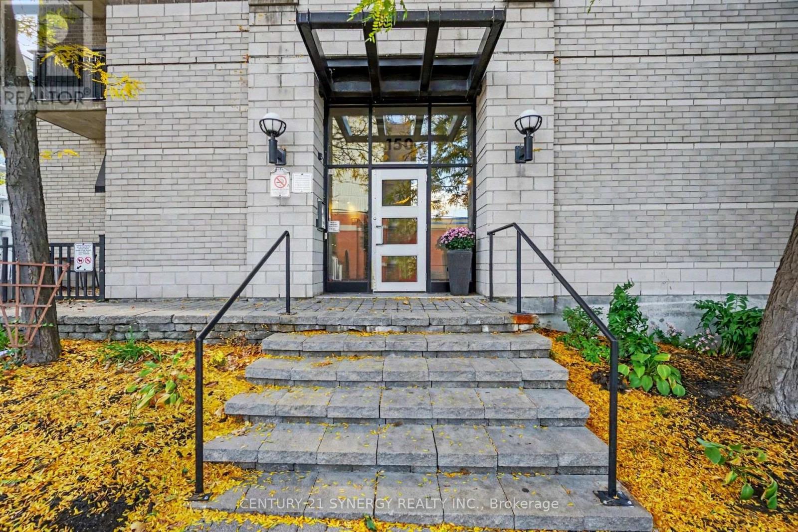 #PH4 150 CAROLINE AVENUE - 4