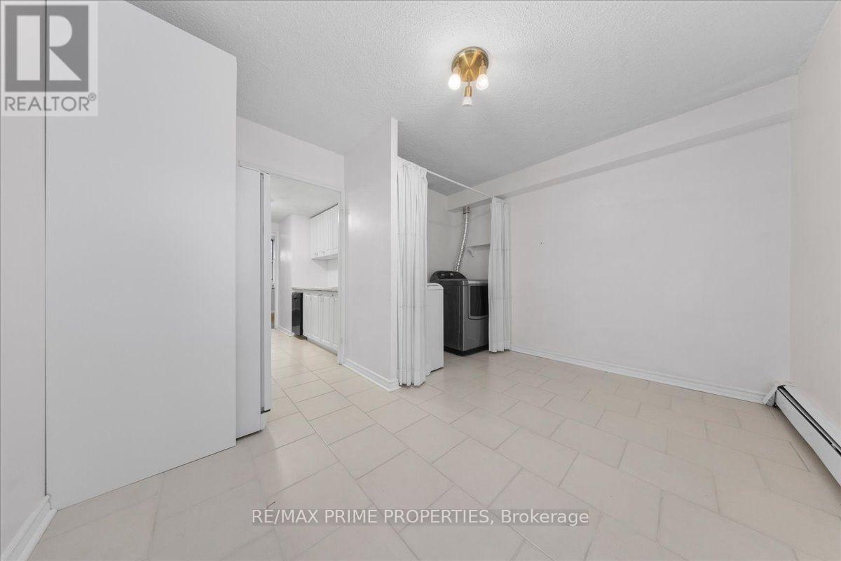 #4 525 ST. LAURENT BOULEVARD - 11