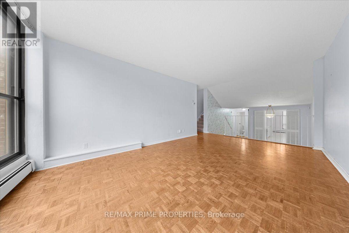 #4 525 ST. LAURENT BOULEVARD - 14