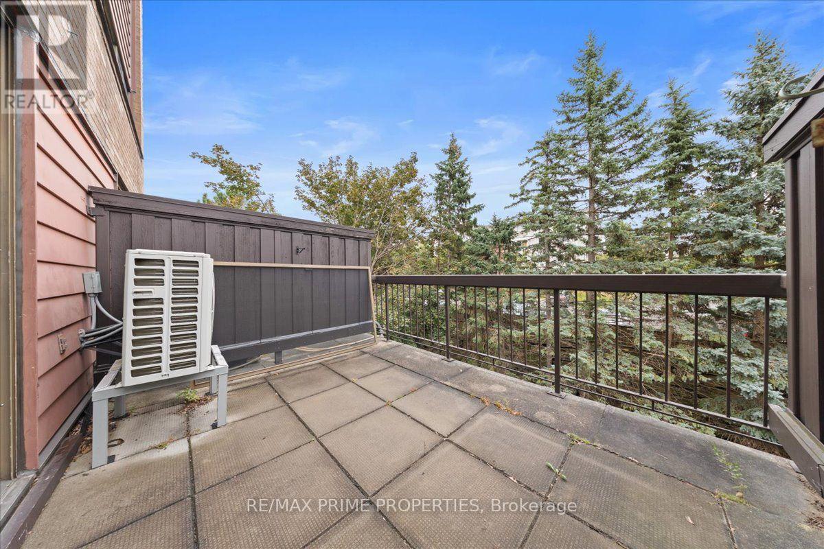 #4 525 ST. LAURENT BOULEVARD - 16