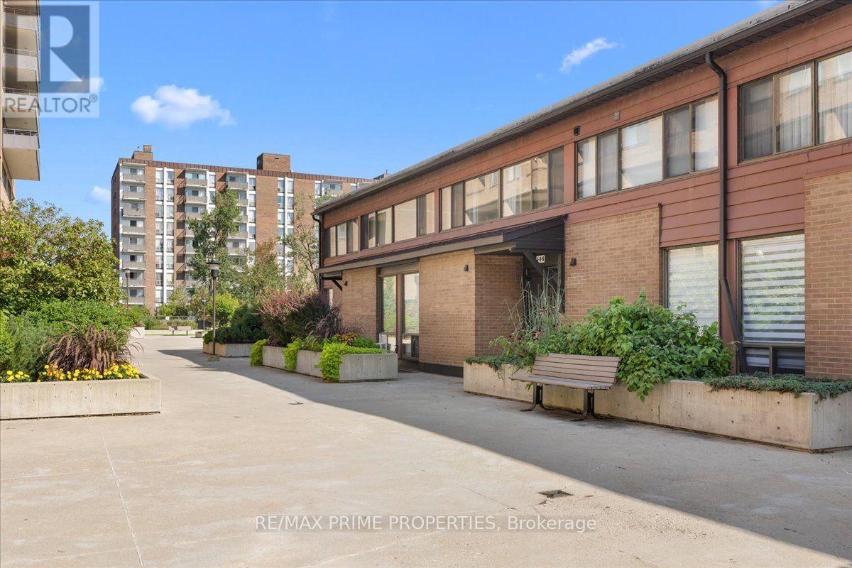 #4 525 ST. LAURENT BOULEVARD - 2
