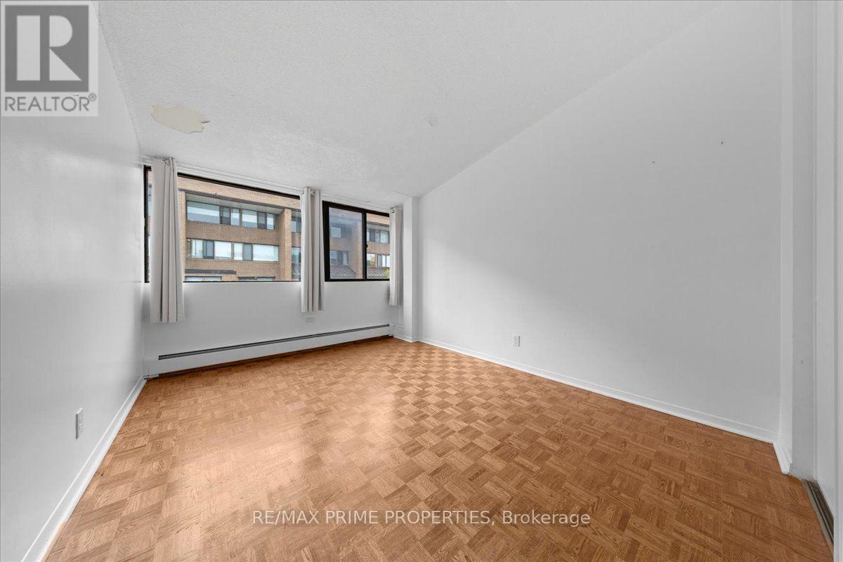 #4 525 ST. LAURENT BOULEVARD - 20
