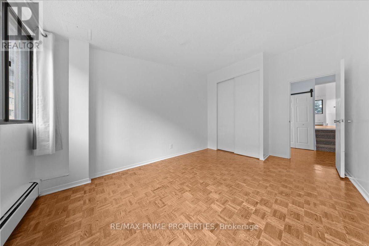 #4 525 ST. LAURENT BOULEVARD - Image 21