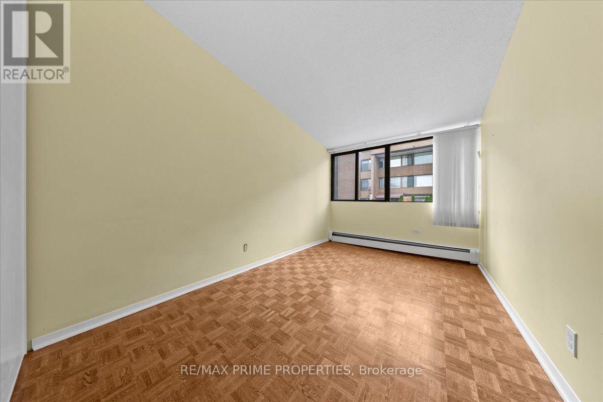 #4 525 ST. LAURENT BOULEVARD - Image 22