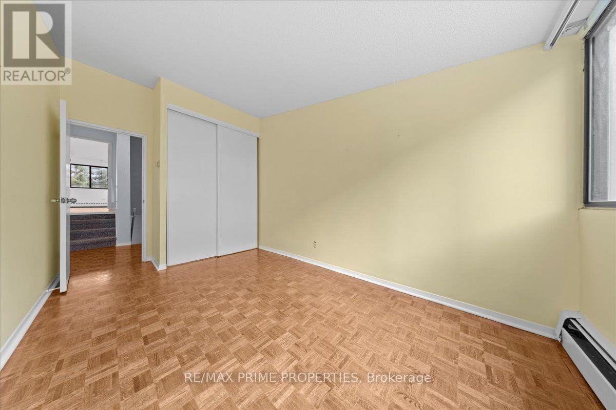 #4 525 ST. LAURENT BOULEVARD - 23