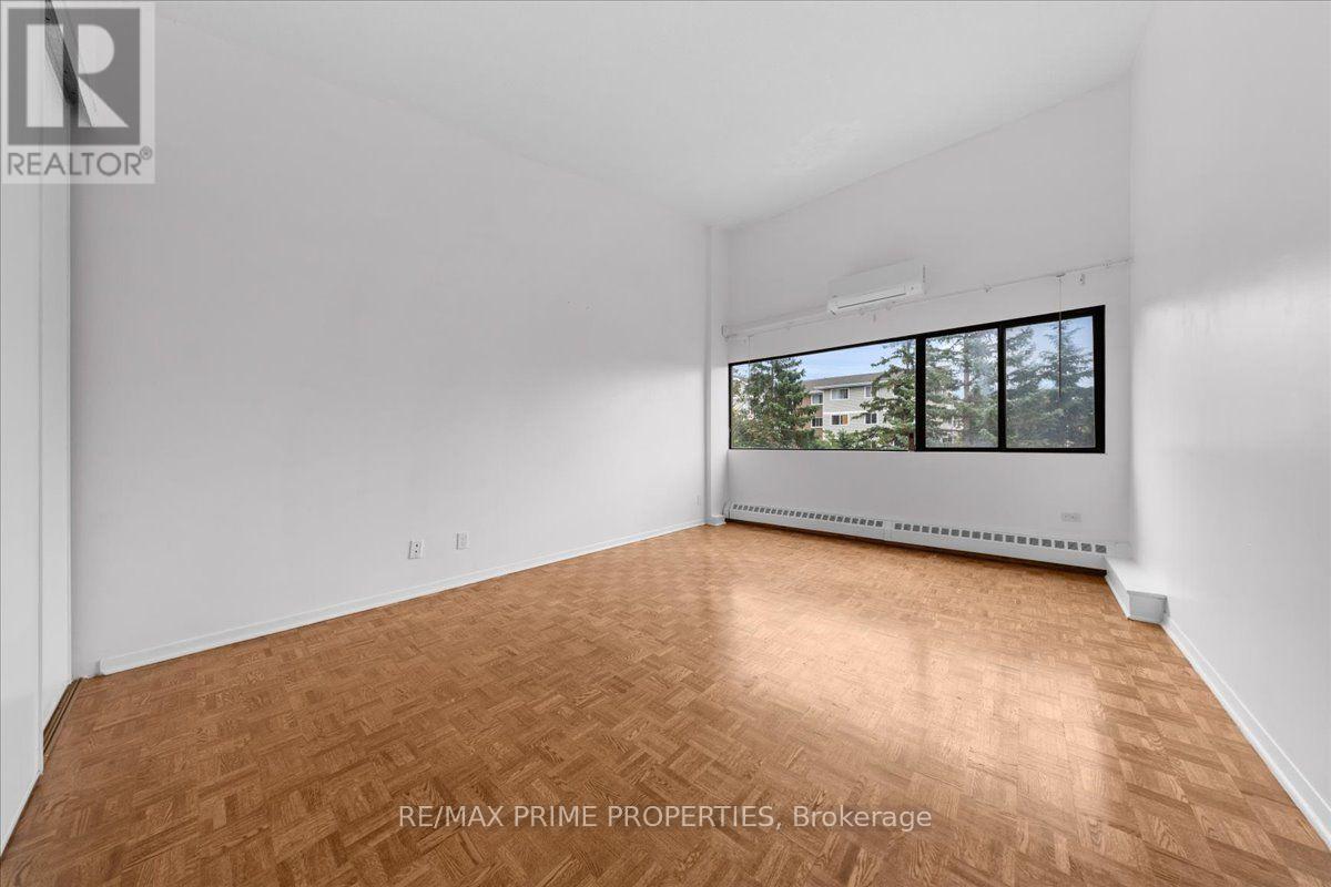 #4 525 ST. LAURENT BOULEVARD - 24