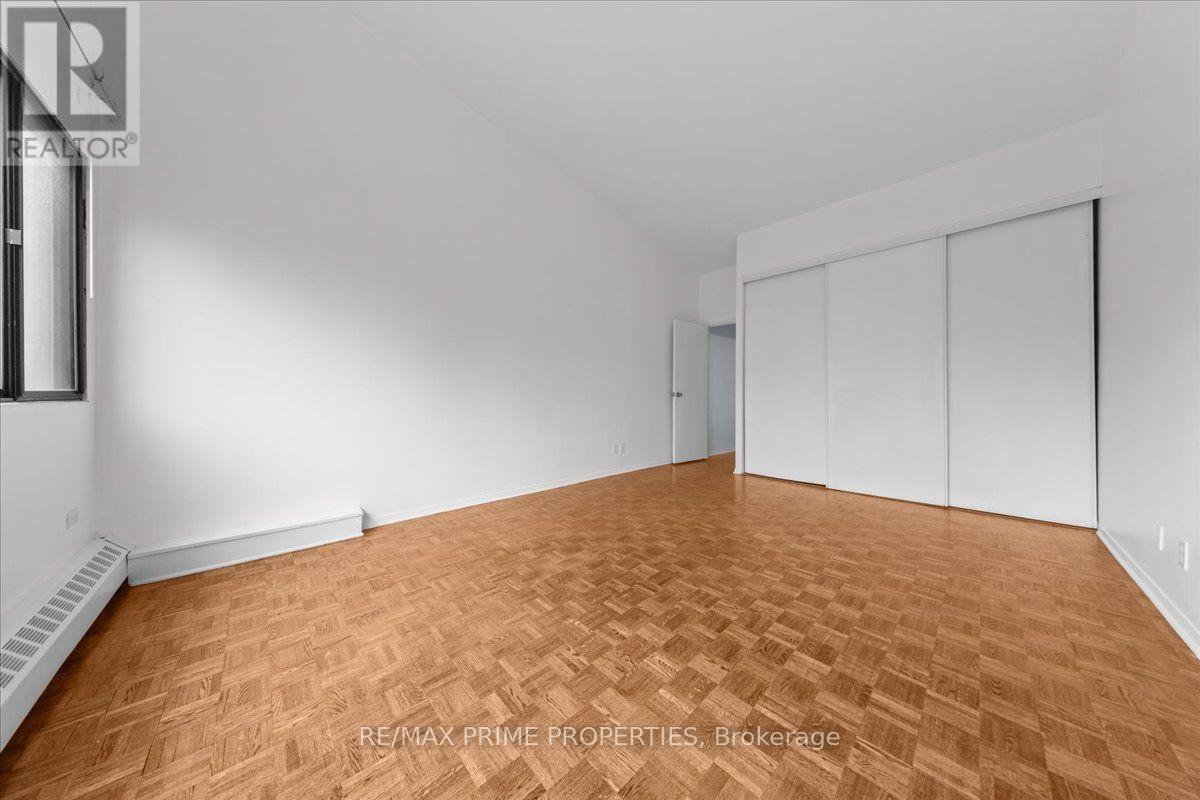 #4 525 ST. LAURENT BOULEVARD - Image 25