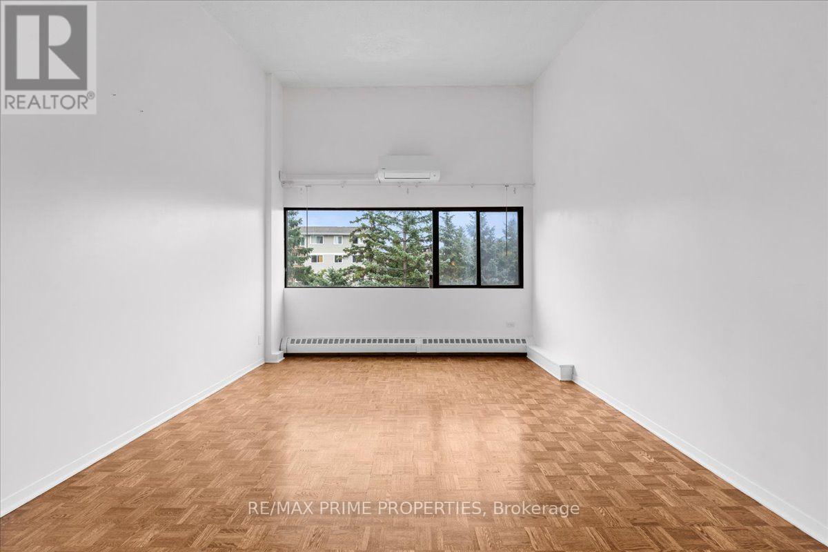 #4 525 ST. LAURENT BOULEVARD - 26