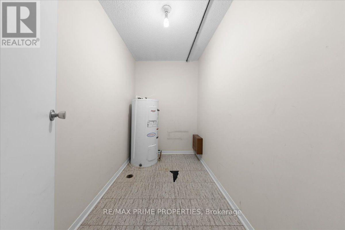 #4 525 ST. LAURENT BOULEVARD - 27