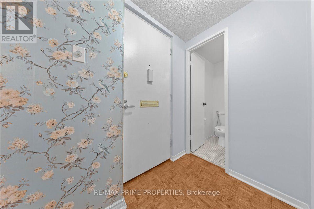 #4 525 ST. LAURENT BOULEVARD - 3