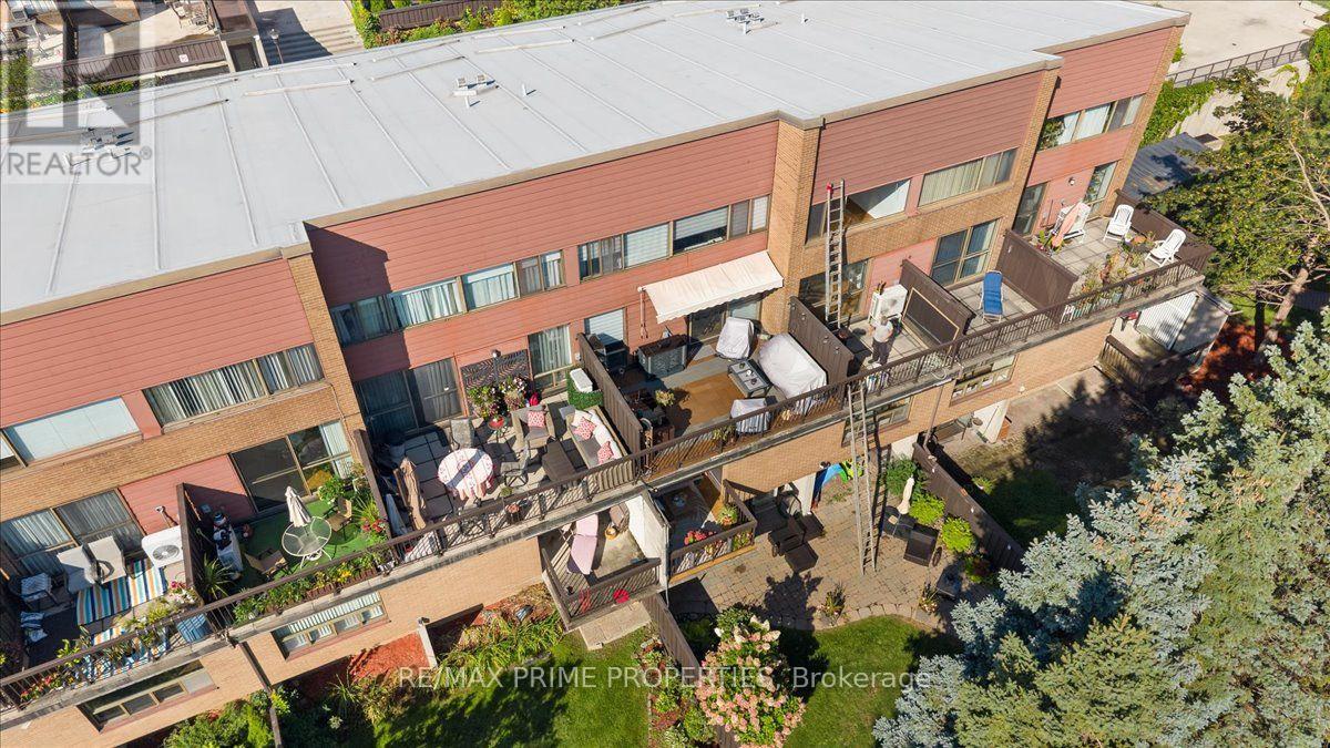 #4 525 ST. LAURENT BOULEVARD - 39
