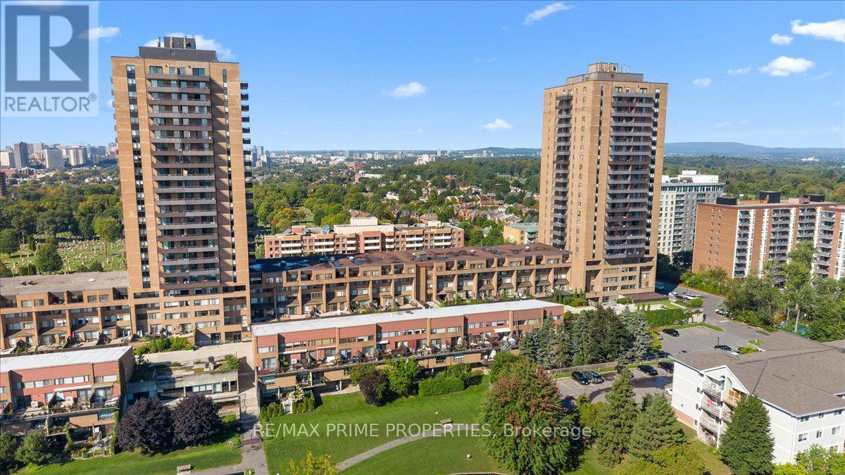 #4 525 ST. LAURENT BOULEVARD - 43