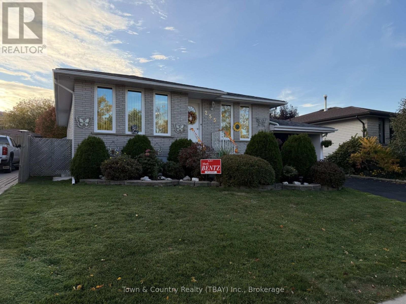 255 LONDON DRIVE - 1