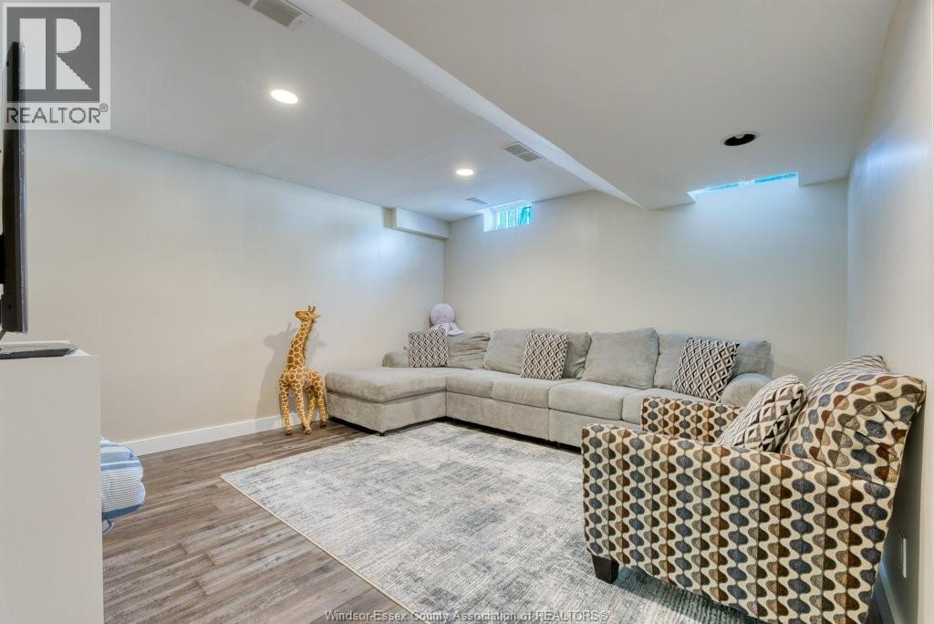 1589 HEATHERGLEN DRIVE - 19