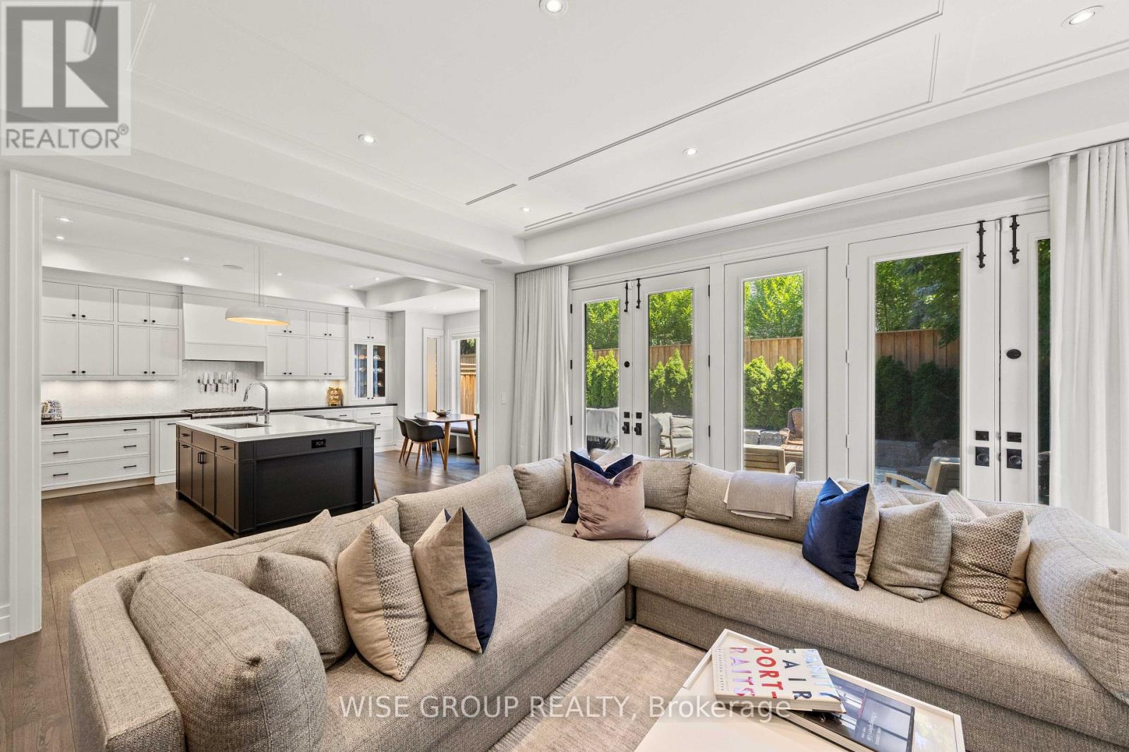 50 Sheldrake Boulevard, Toronto, ON photo 10