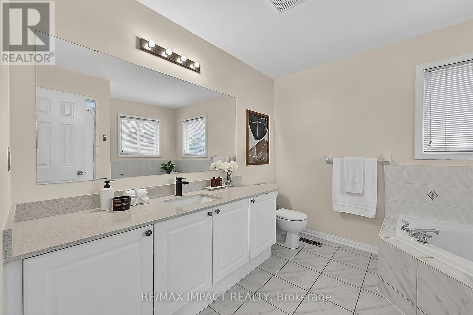 17 Holman Court, Whitby, ON photo 27