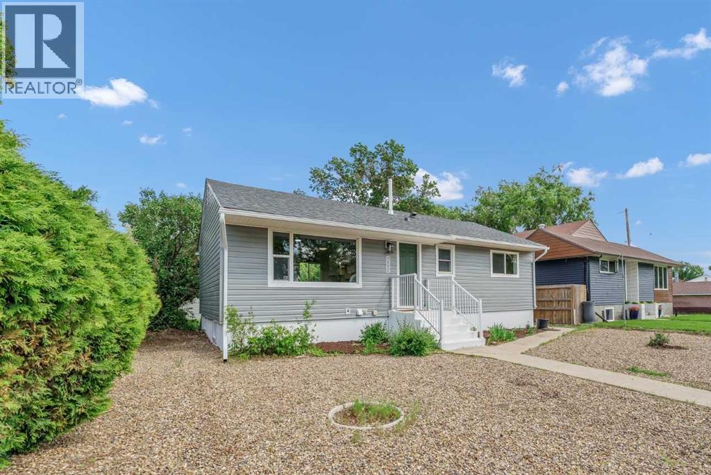 Property for sale at 1005 Bullivant Crescent SW