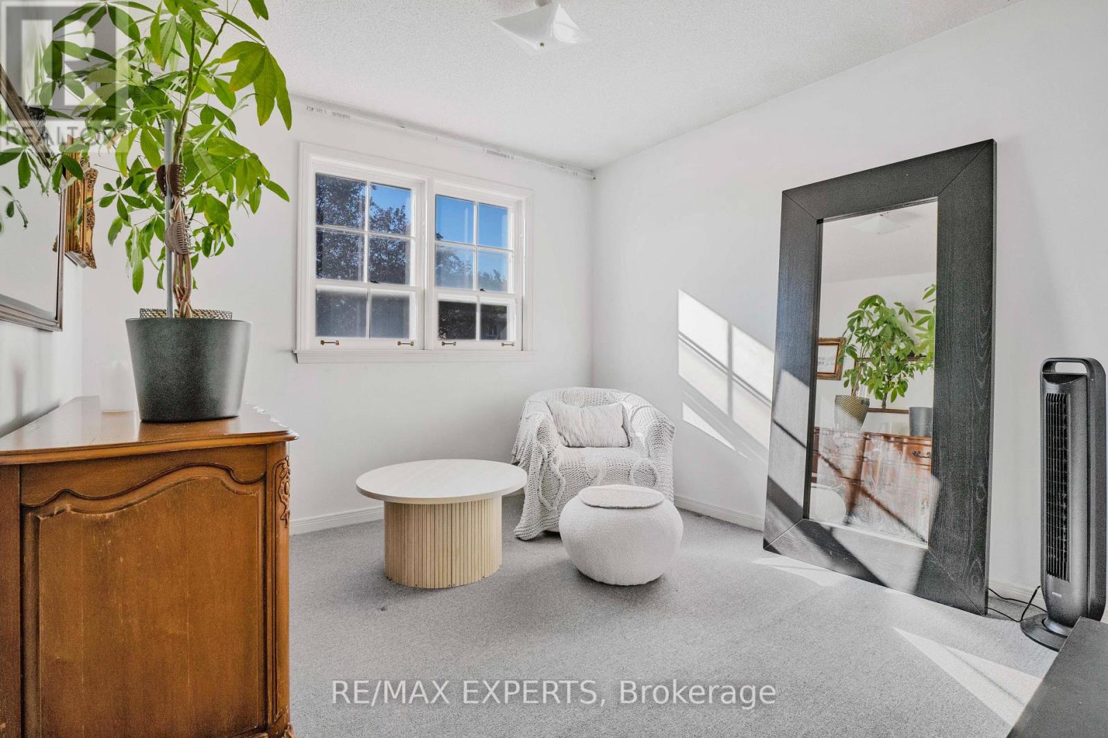 20 CHARNWOOD PLACE - 23