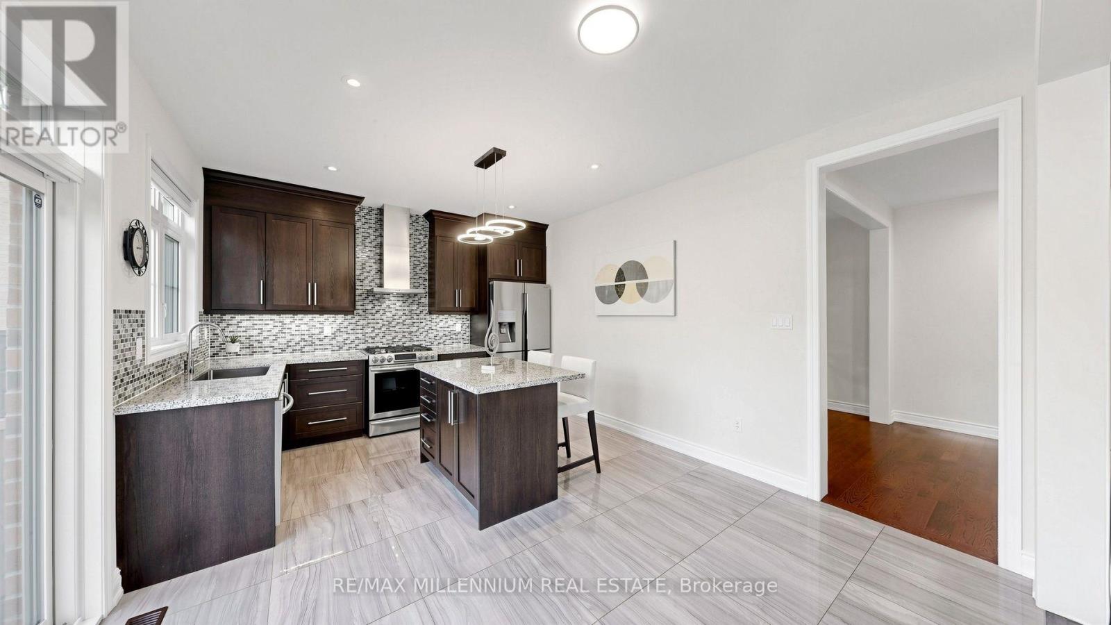 327 Mactier Drive, Vaughan, ON photo 12