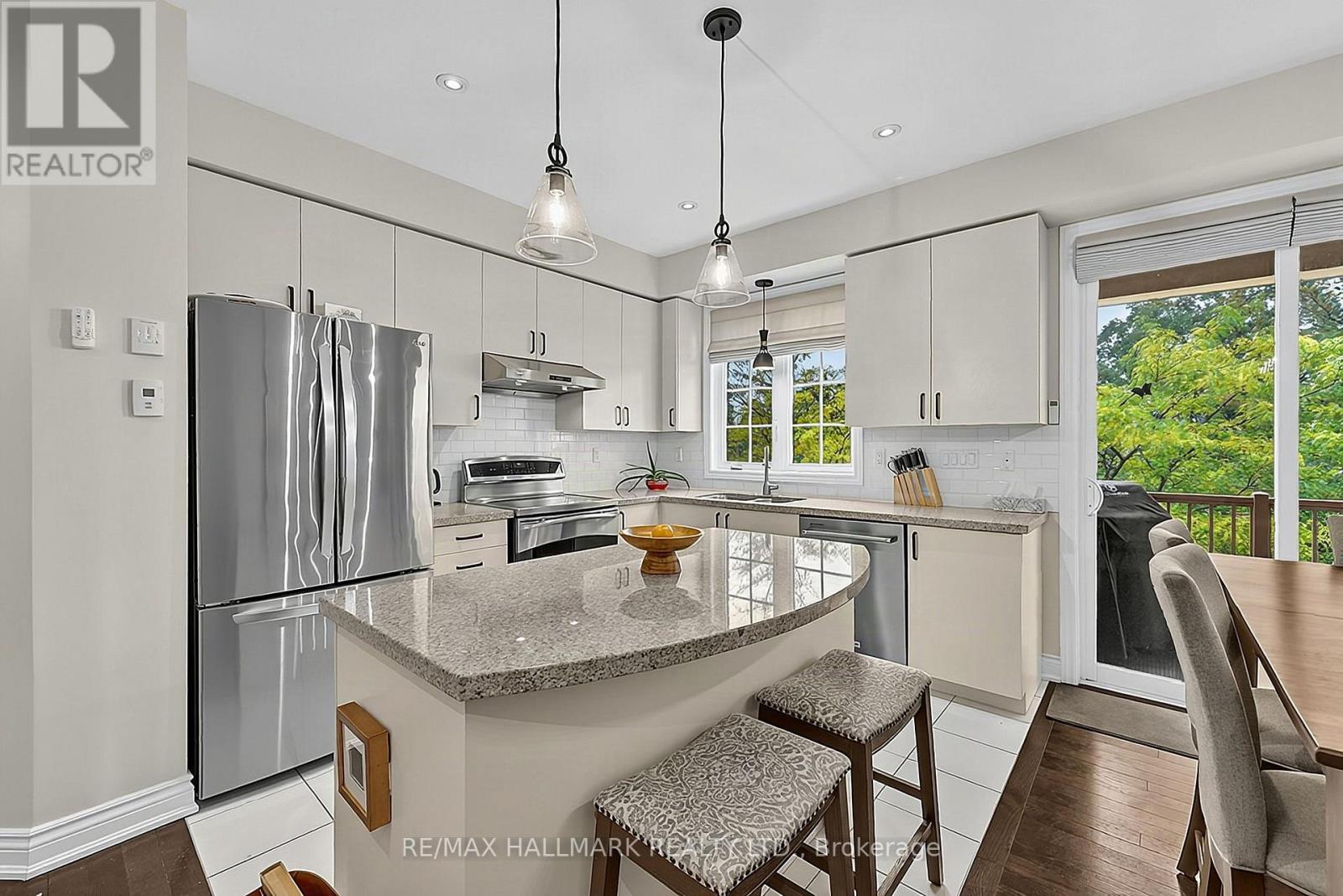 710 Wendy Culbert Crescent, Newmarket, ON photo 8