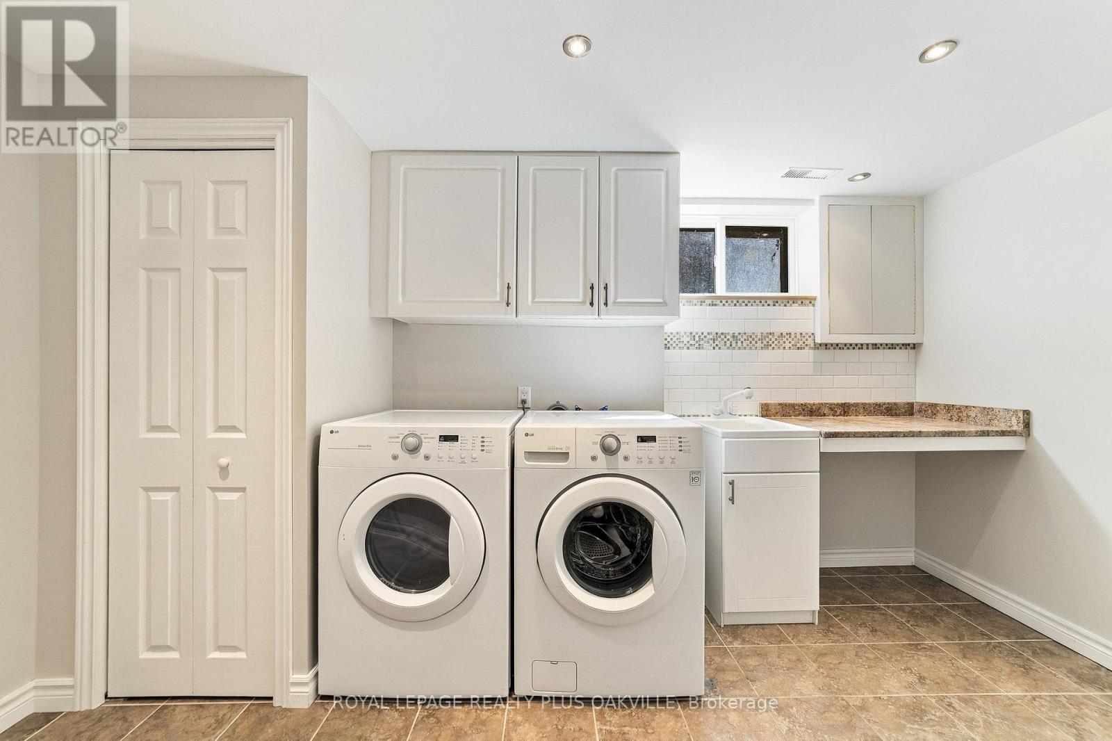 19 ENDFIELD AVENUE - 21