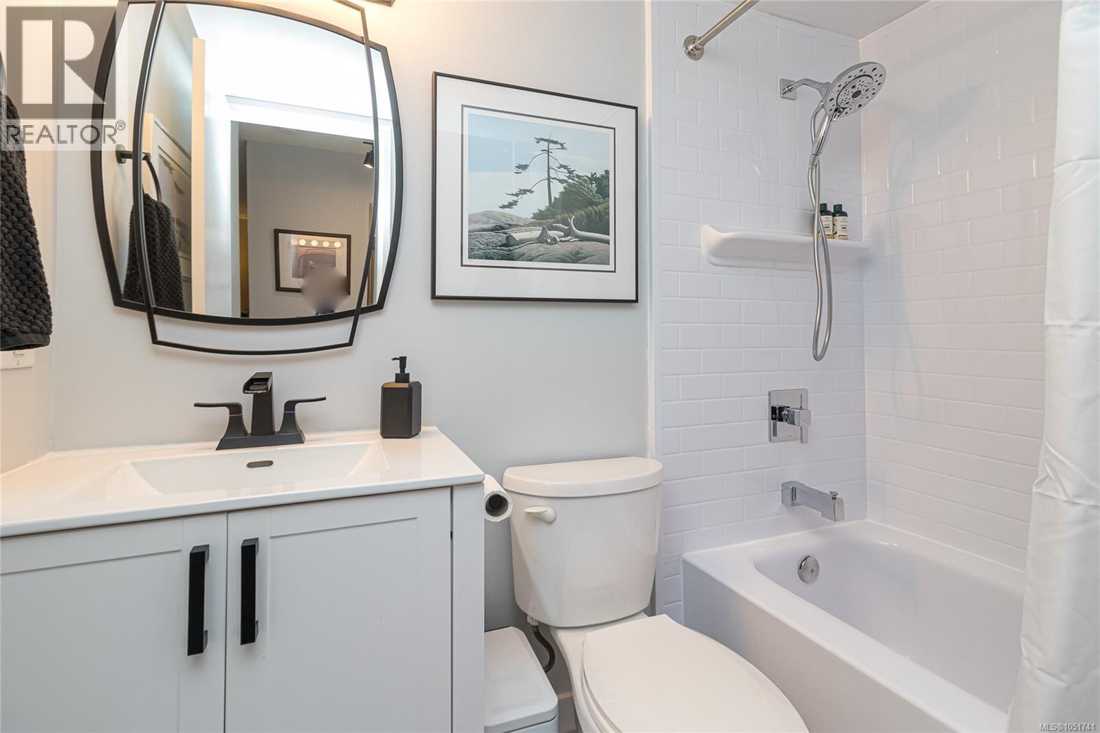 404 2757 Quadra St, Victoria