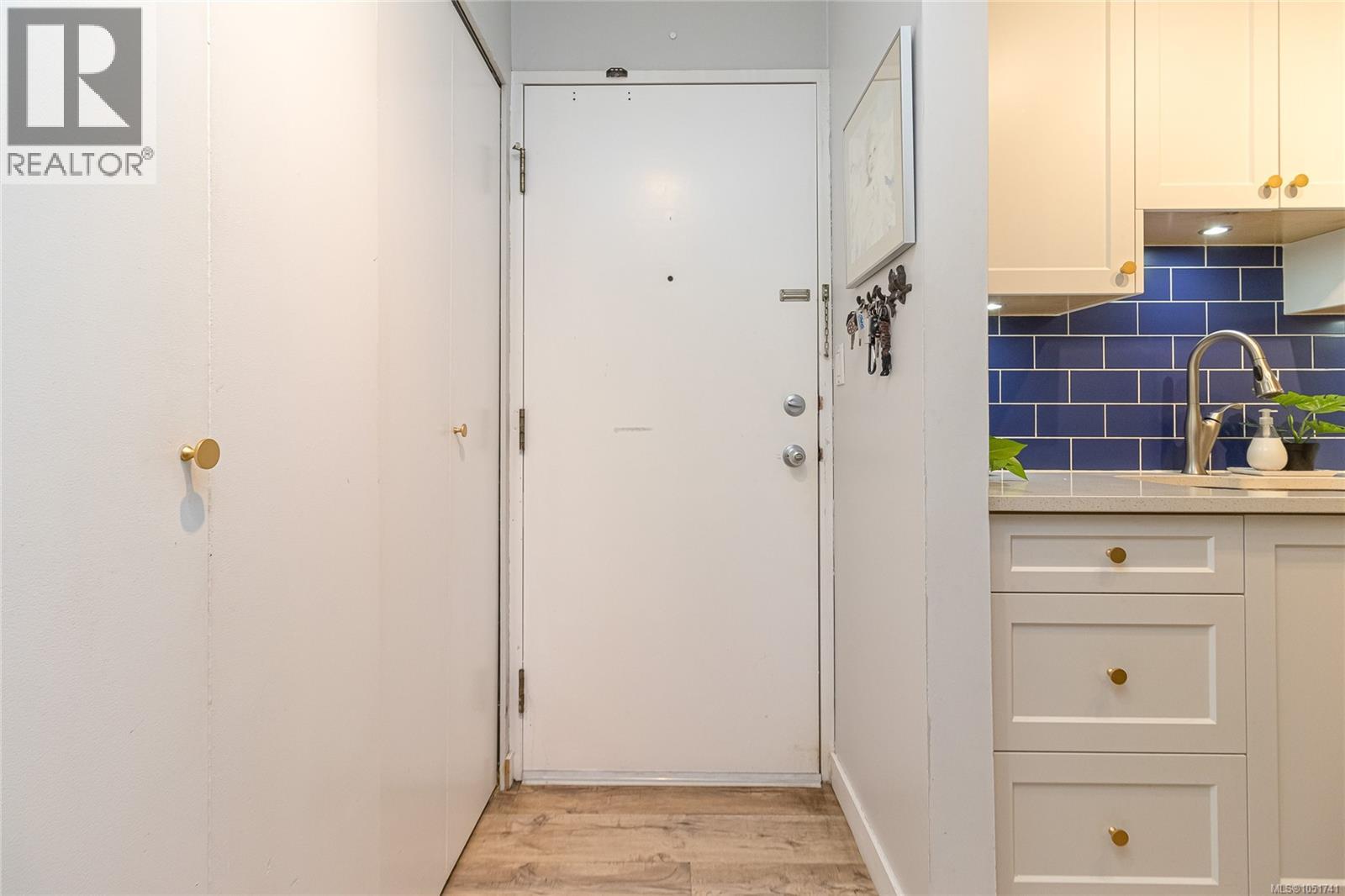 #404 2757 Quadra St - 13