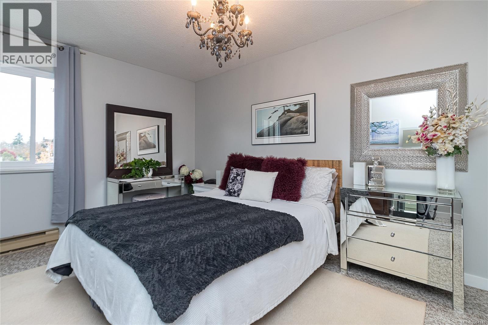 404 2757 Quadra St, Victoria