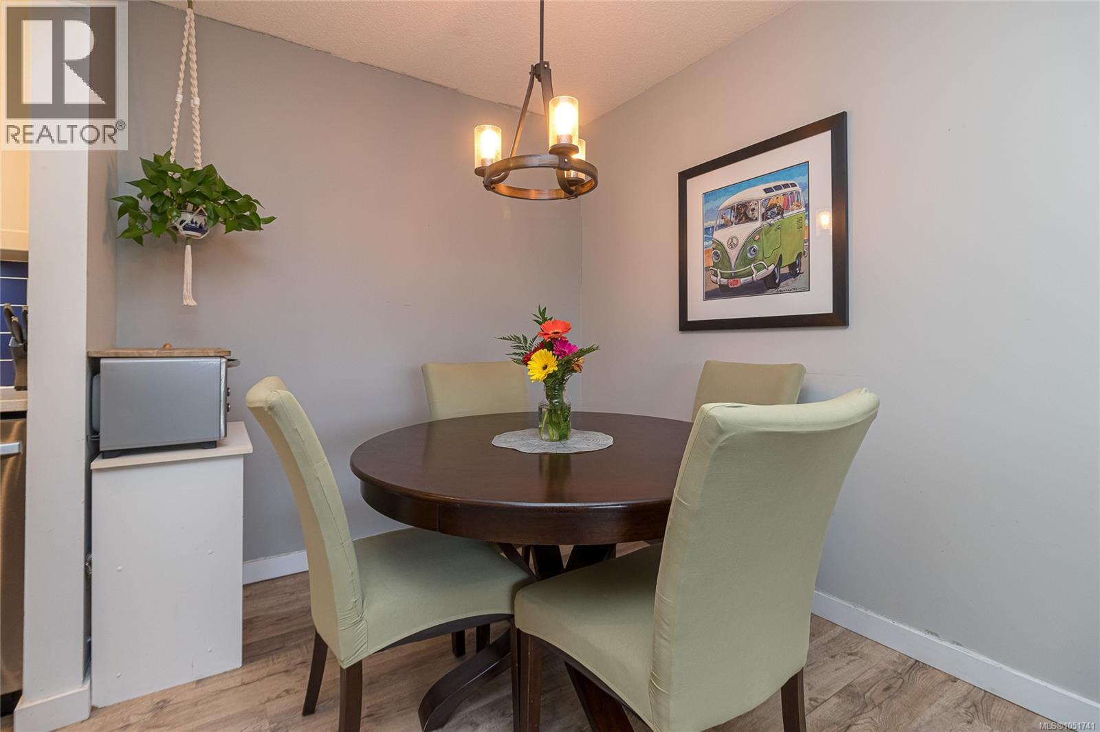 404 2757 Quadra St, Victoria