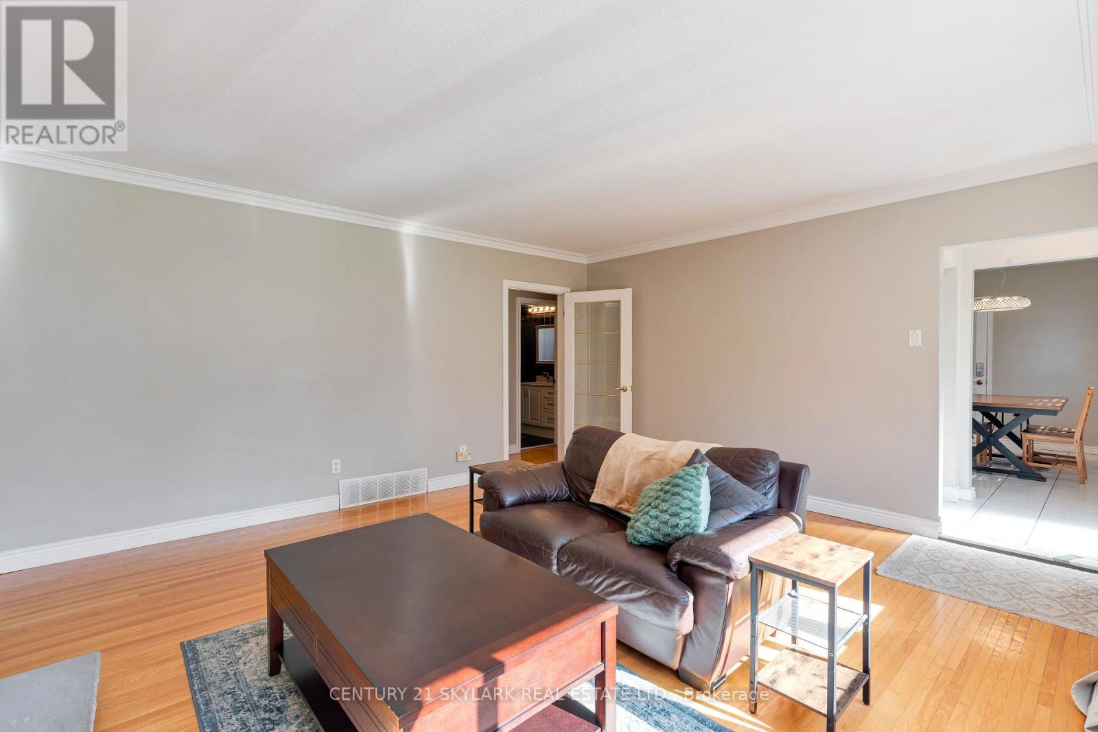 24 Aura Lea Boulevard, Toronto, ON photo 11