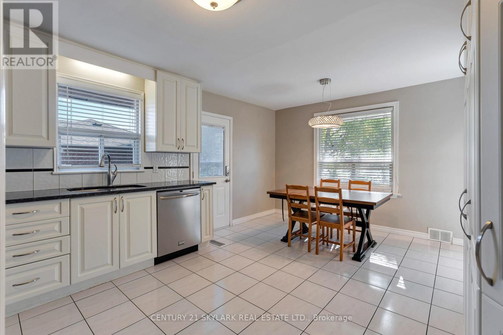 24 Aura Lea Boulevard, Toronto, ON photo 16