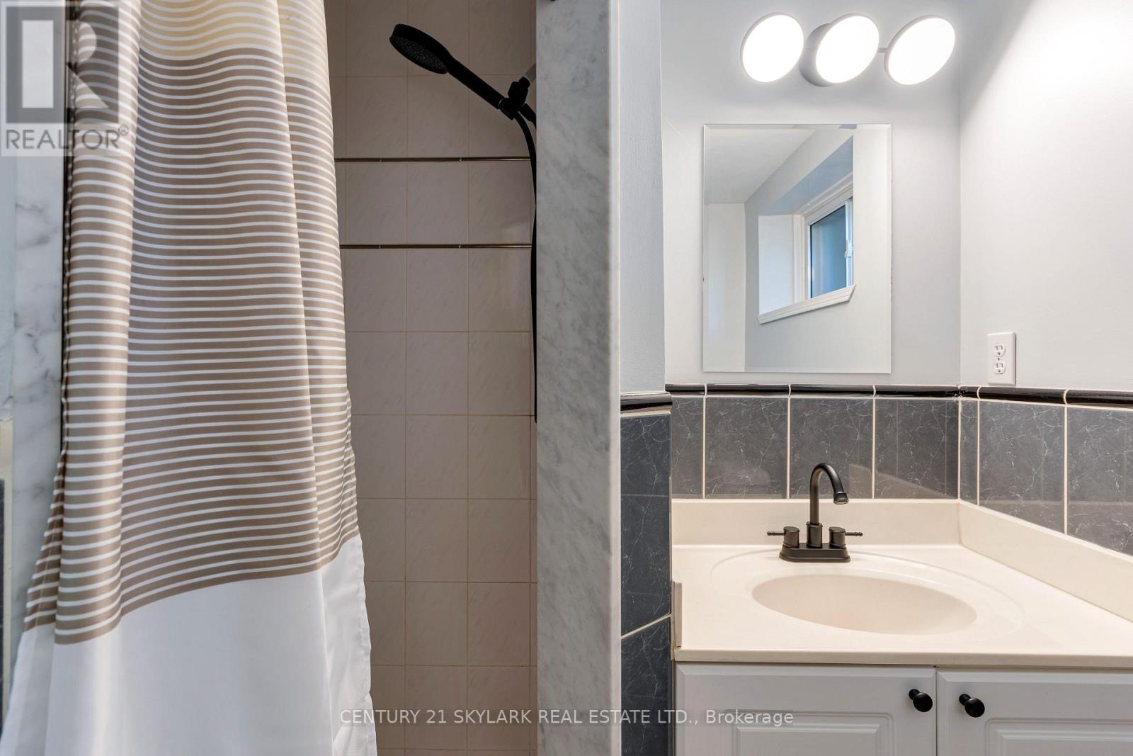 24 AURA LEA BOULEVARD - 30